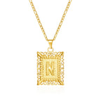 Collier avec pendentif rectangulaire initiale n