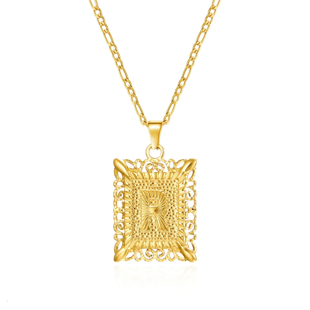 Collier avec pendentif rectangulaire initiale r