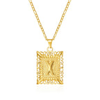 Collier avec pendentif rectangulaire initiale x