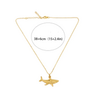 Collier avec pendentif requin doré