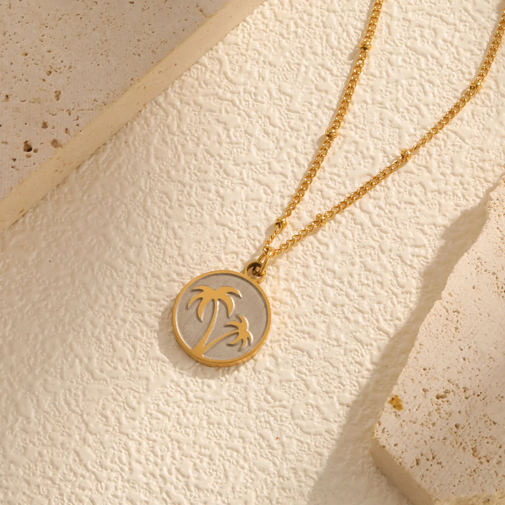 Collier avec pendentif rond et motif palmier