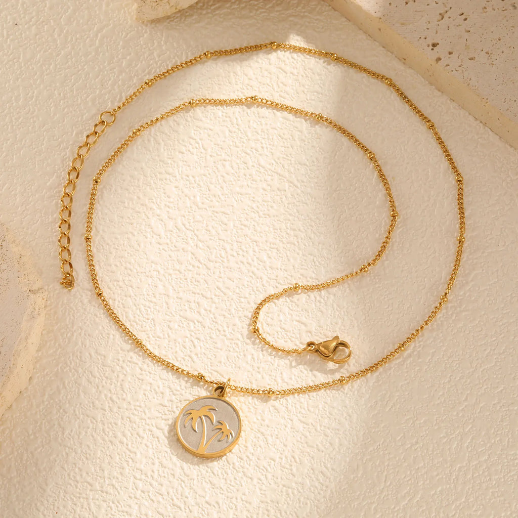 Collier avec pendentif rond et motif palmier