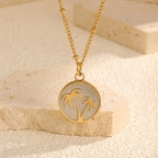 Collier avec pendentif rond et motif palmier