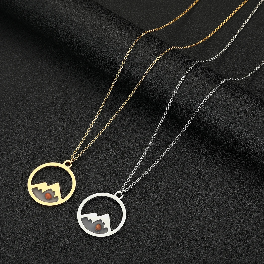 Necklace with Round Mountain and Seed Pendant gold