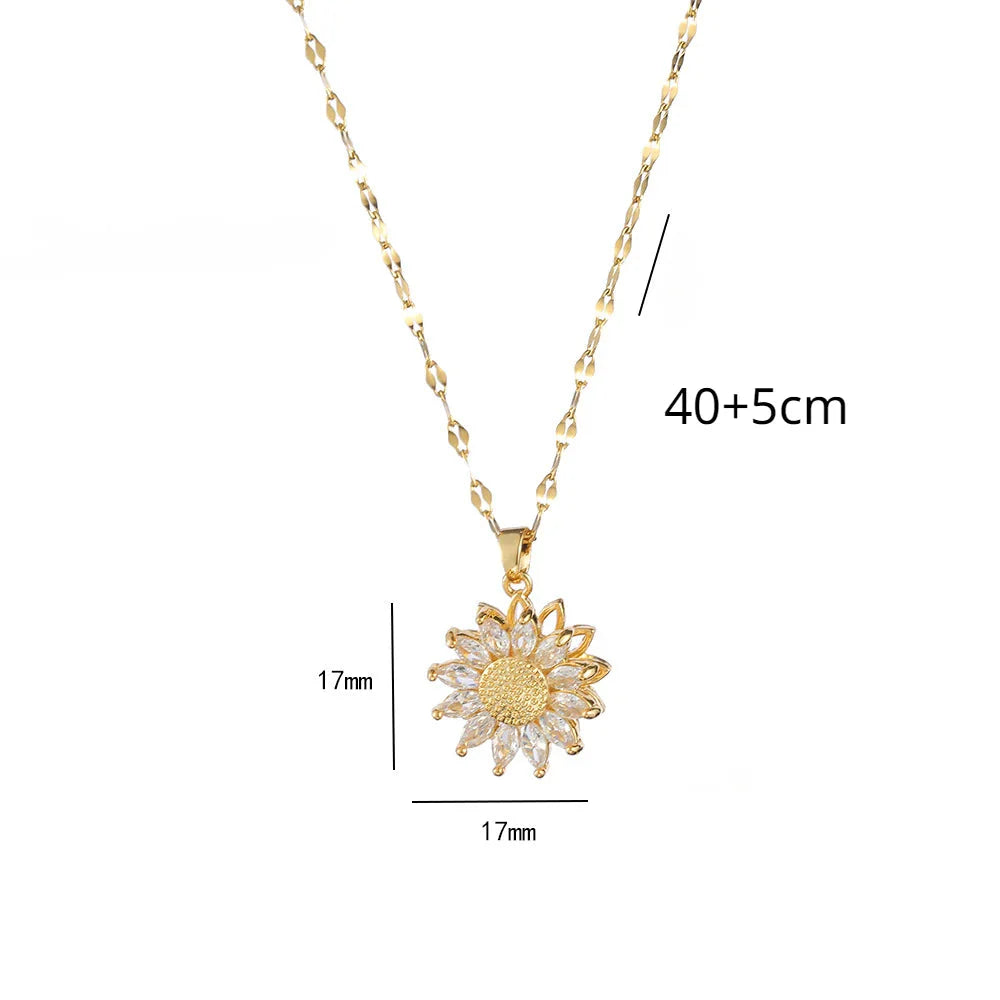 Necklace with Rotating Flower Pendant in Zircon against Anxiety