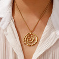 Collier avec pendentif spirale doré