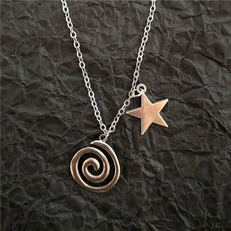 Collier avec pendentif spirale et petite étoile