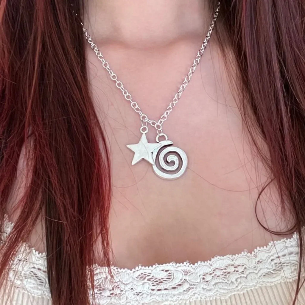 Collier avec pendentif spirale et petite étoile