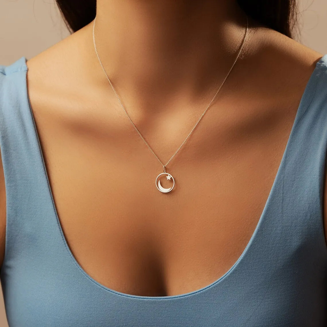 Collier avec pendentif symbolique de l'islam croissant de lune et étoile arabe argent