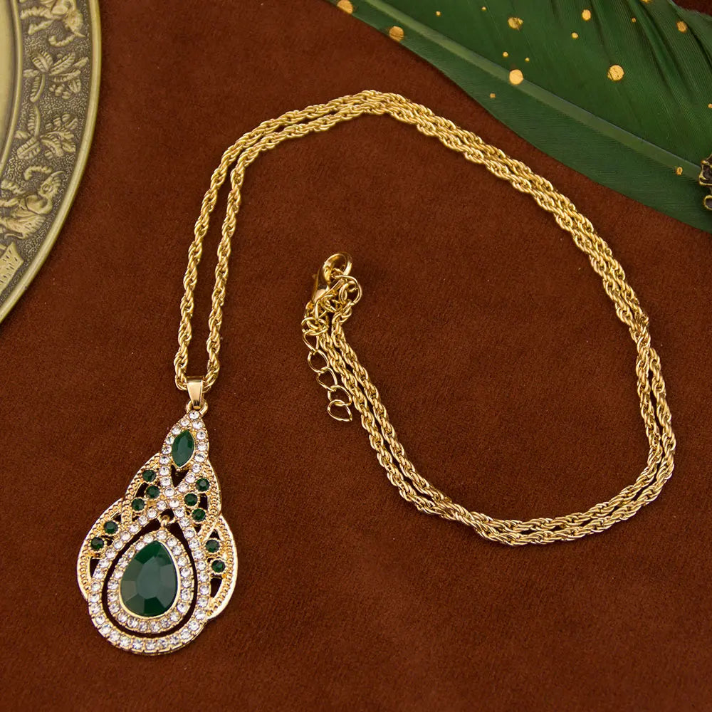 Collier avec pendentif traditionnel pour femme arabe vert