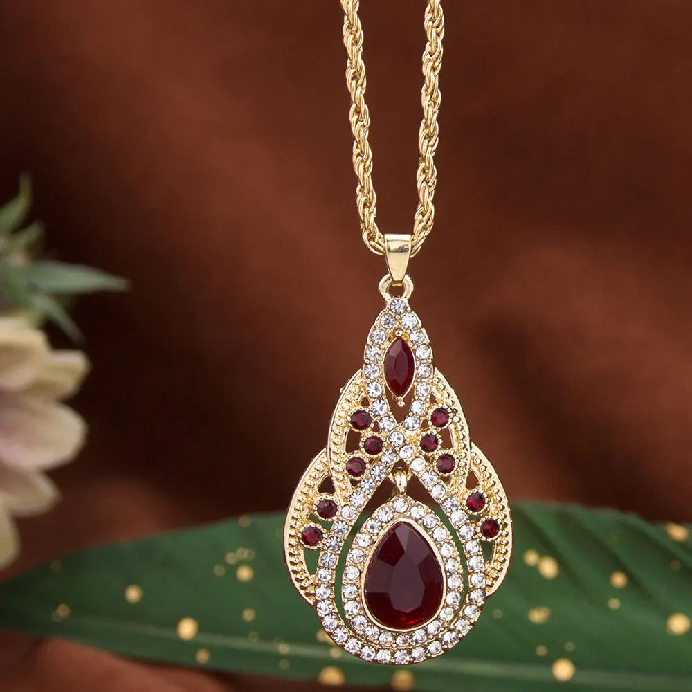 Collier avec pendentif traditionnel pour femme arabe rouge
