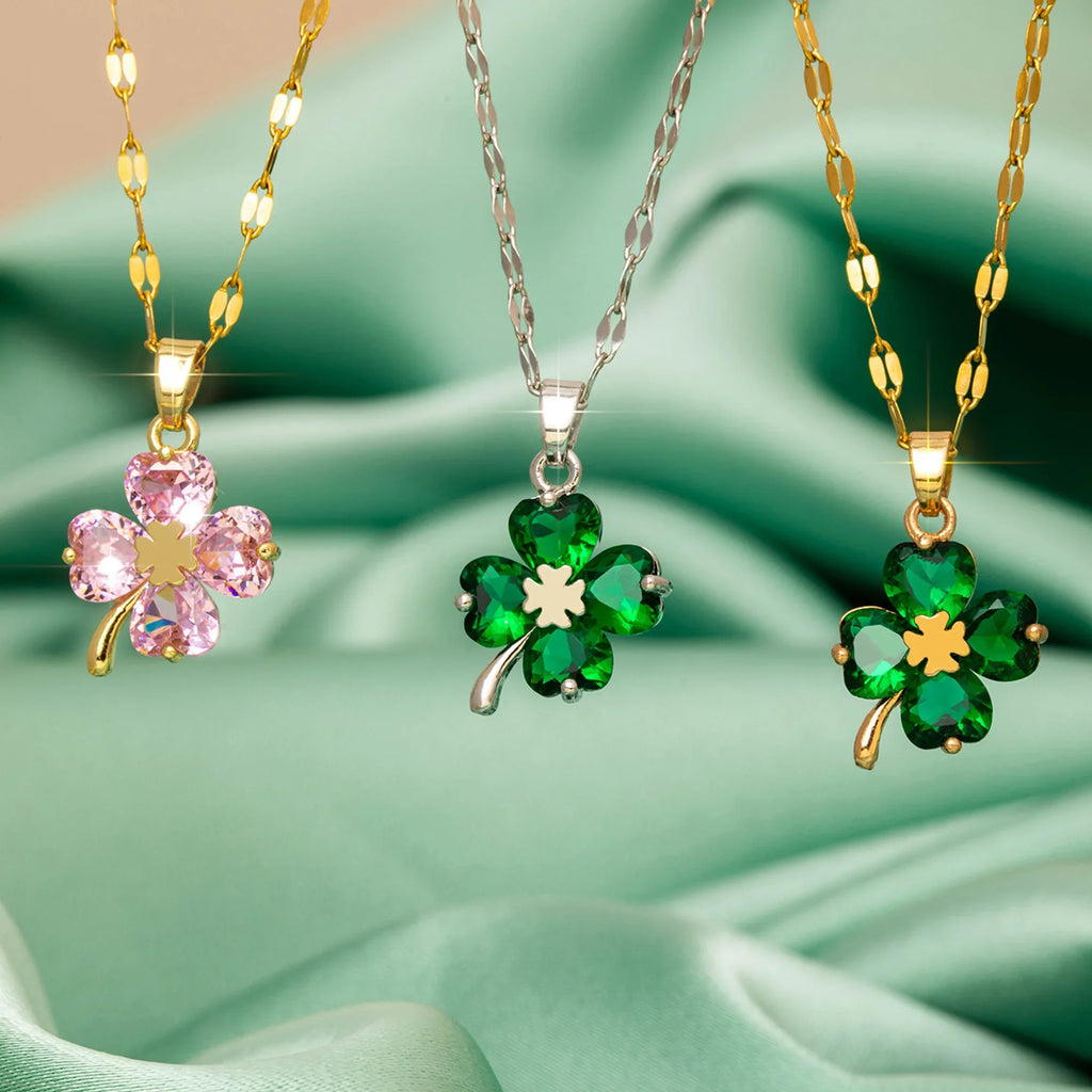 Necklace with Four-Leaf Clover Pendant Colored gold and pink