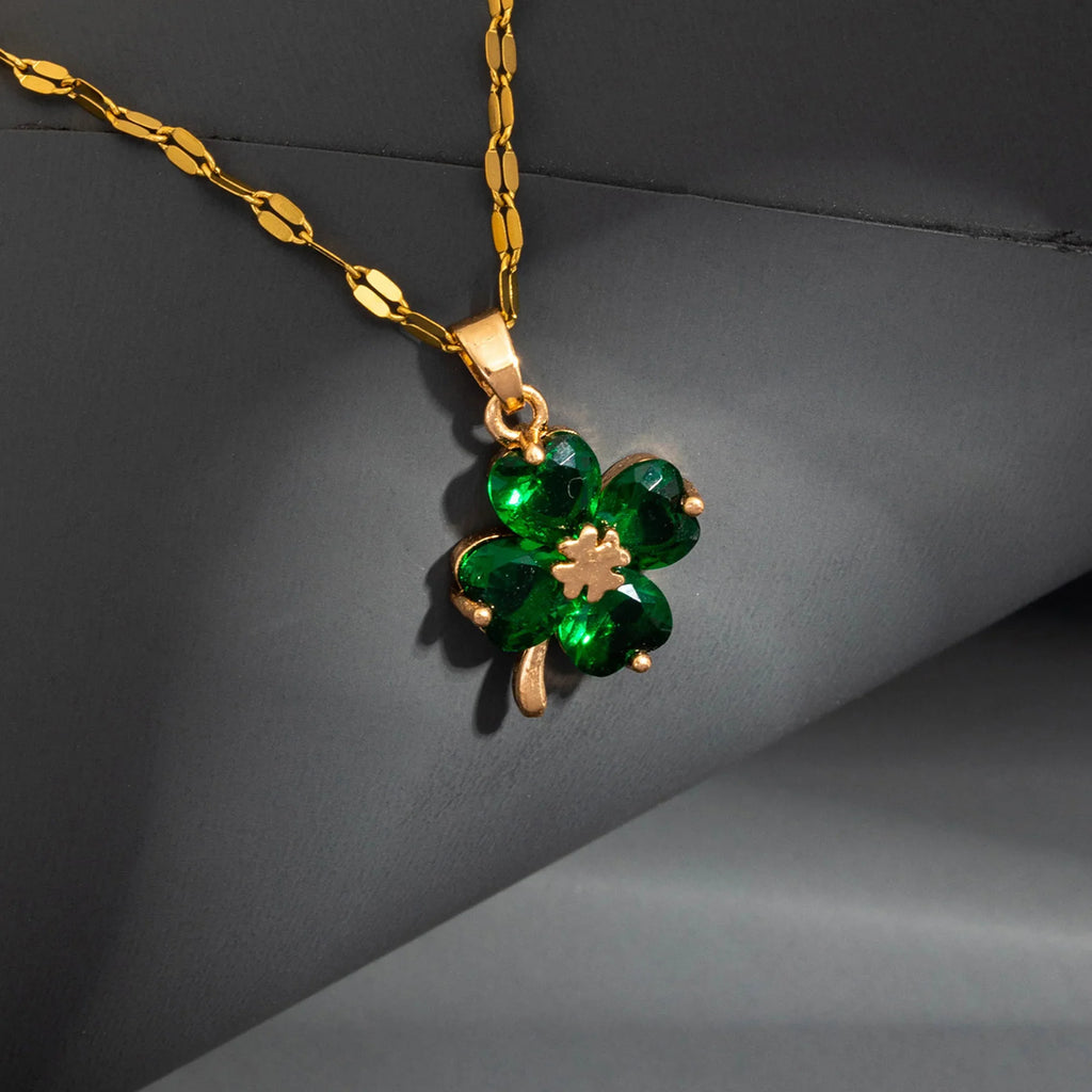 Necklace with Four-Leaf Clover Pendant Colored gold and green