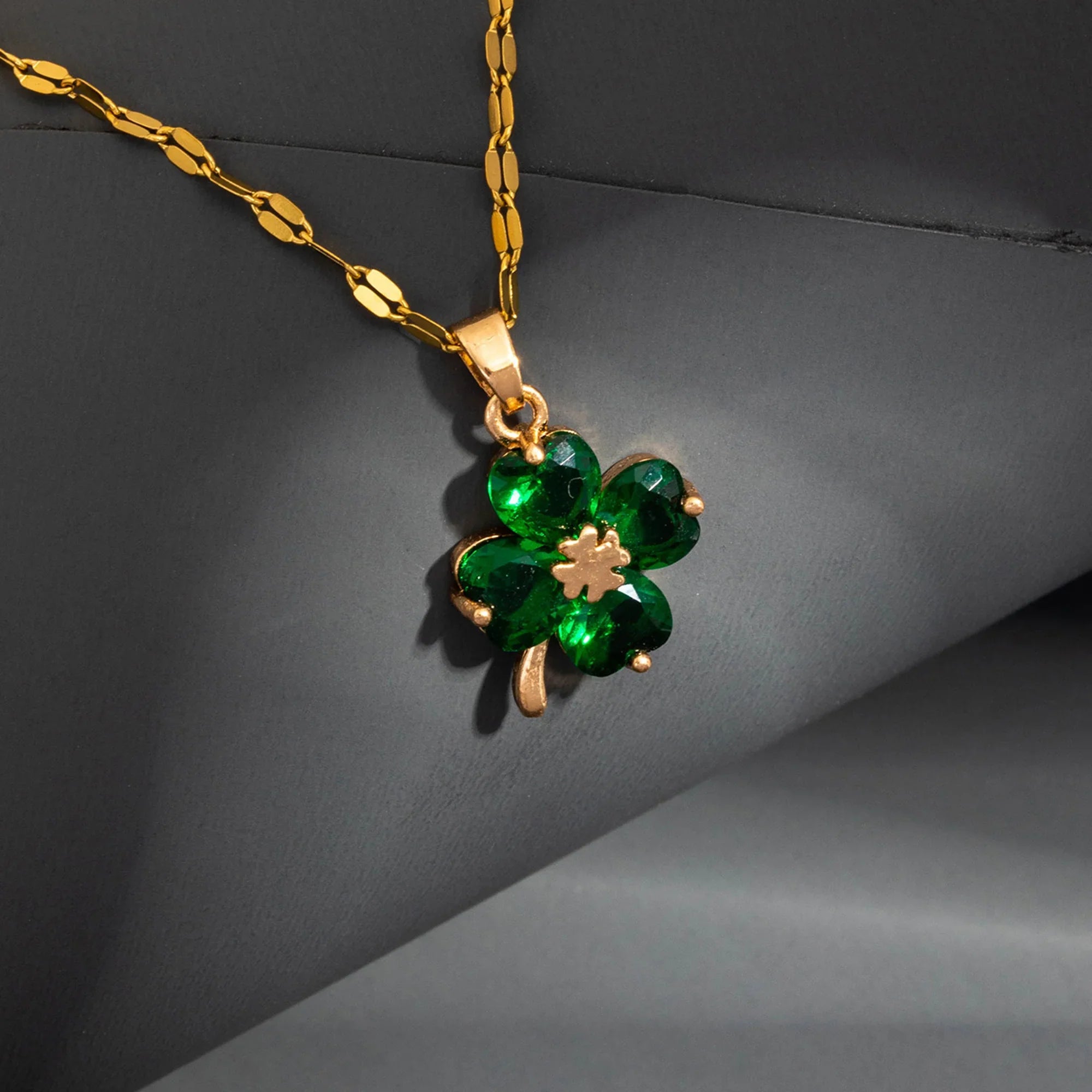 Necklace with Four-Leaf Clover Pendant Colored gold and green