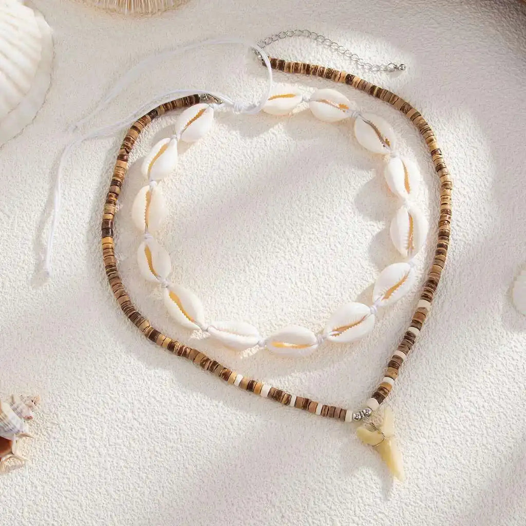 Lot de 2 colliers bohème coquillages et pendentif dent de requin blanc