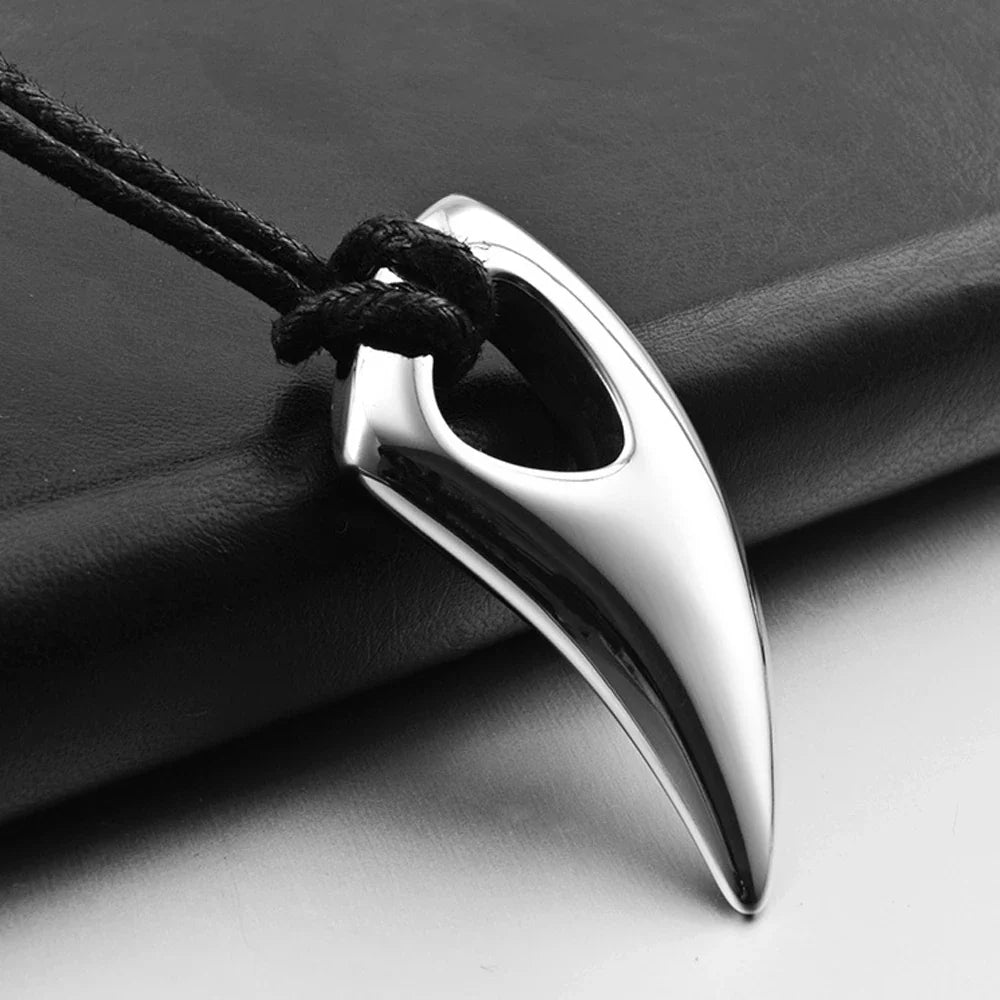 Collier cordon avec pendentif dent de requin argent