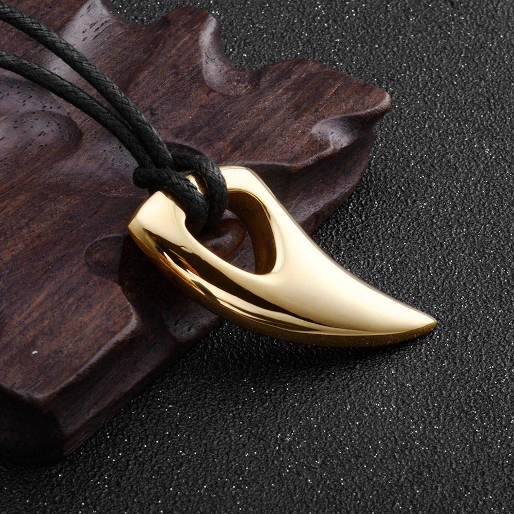 Collier cordon avec pendentif dent de requin or
