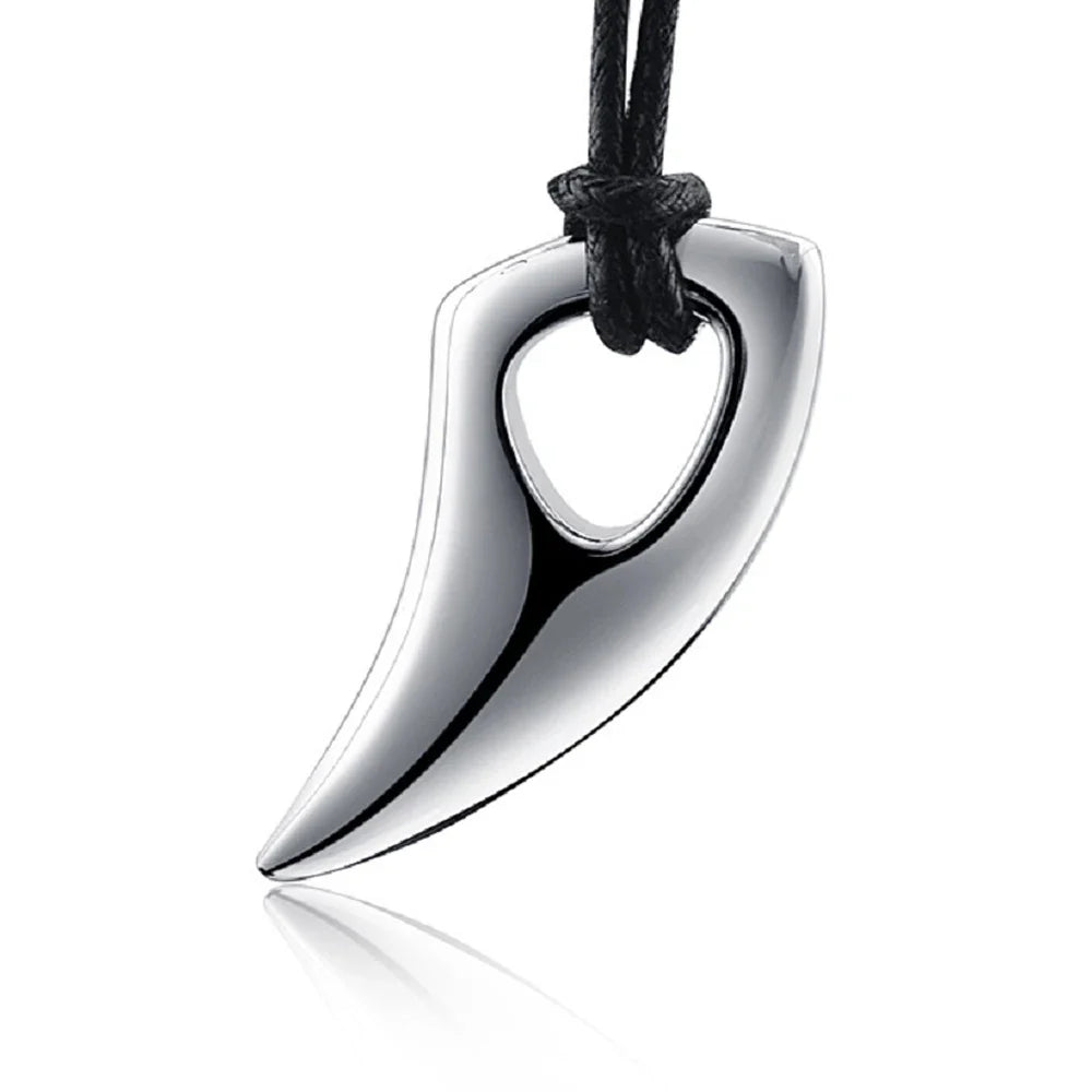 Collier cordon avec pendentif dent de requin argent