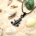 Collier cordon avec pendentif requin marteau noir