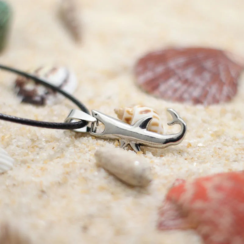 Collier cordon avec pendentif requin argent