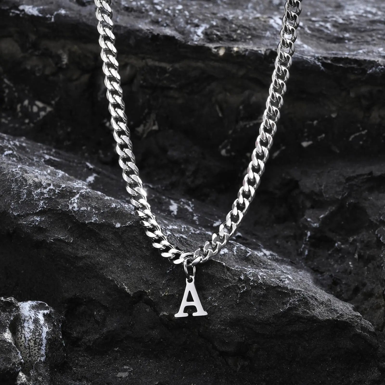 Collier homme avec pendentif personnalisé initiale  a