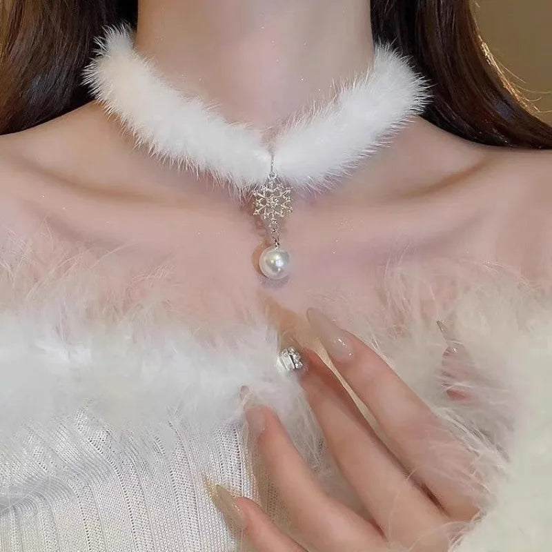 Elegant Feather Choker Necklace with Pearl Pendant