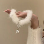 Elegant Feather Choker Necklace with Pearl Pendant