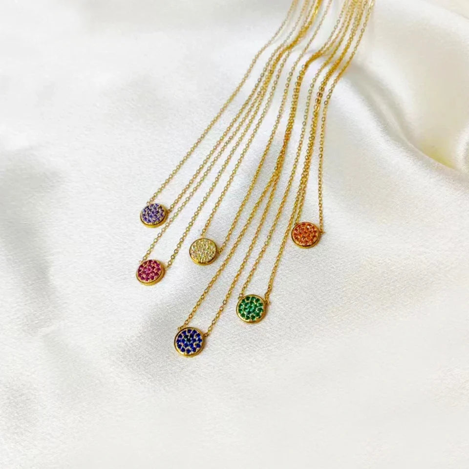 Collier et pendentif avec petite pierre de naissance ronde