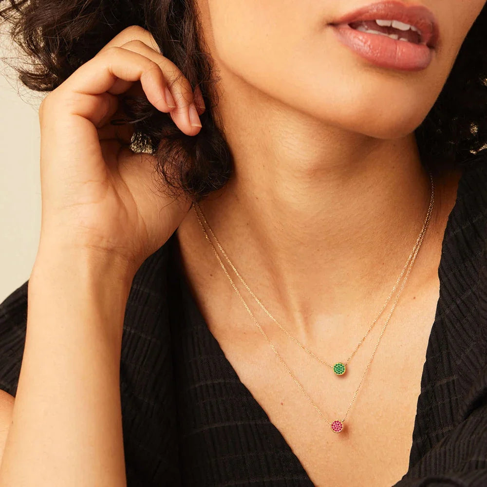 Collier et pendentif avec petite pierre de naissance ronde mai
