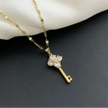 Collier avec pendentif clef avec strass