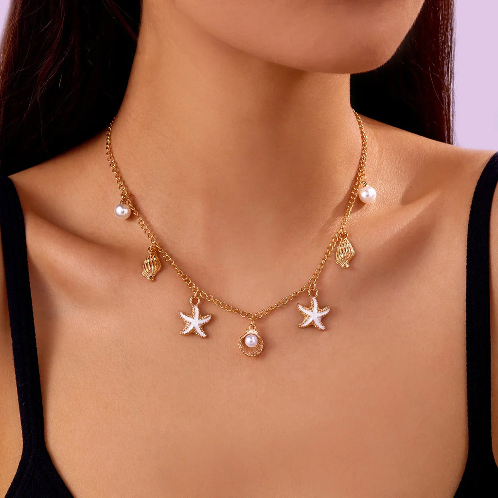 Collier et pendentif coquillage et petites étoiles de mer