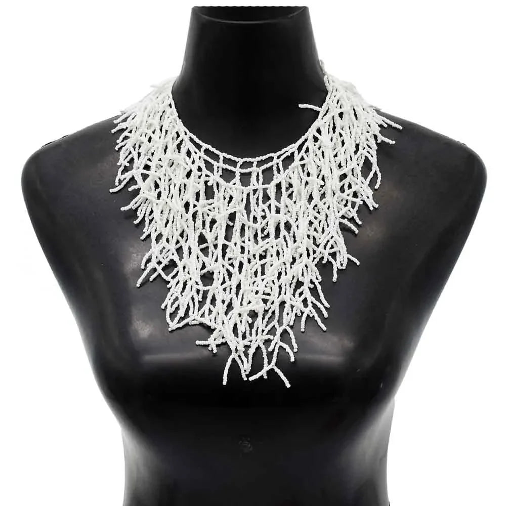 Collier et pendentif plastron corail  blanc