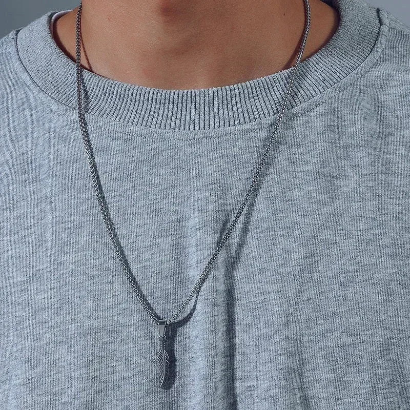 Collier et pendentif plume argenté