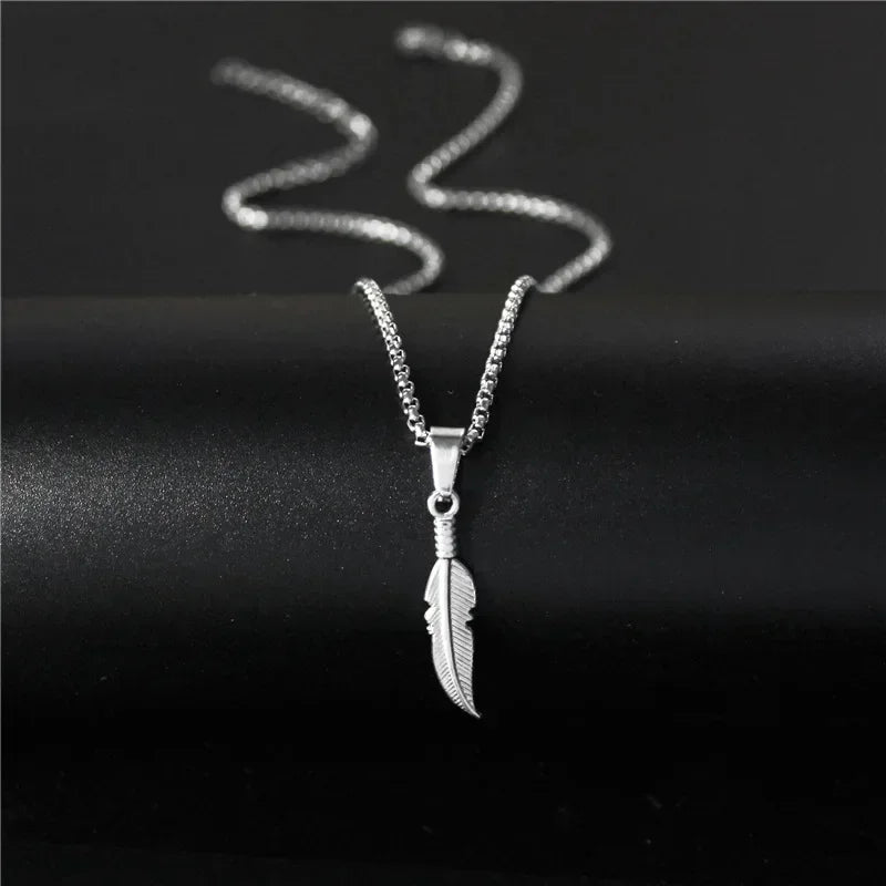 Collier et pendentif plume argenté