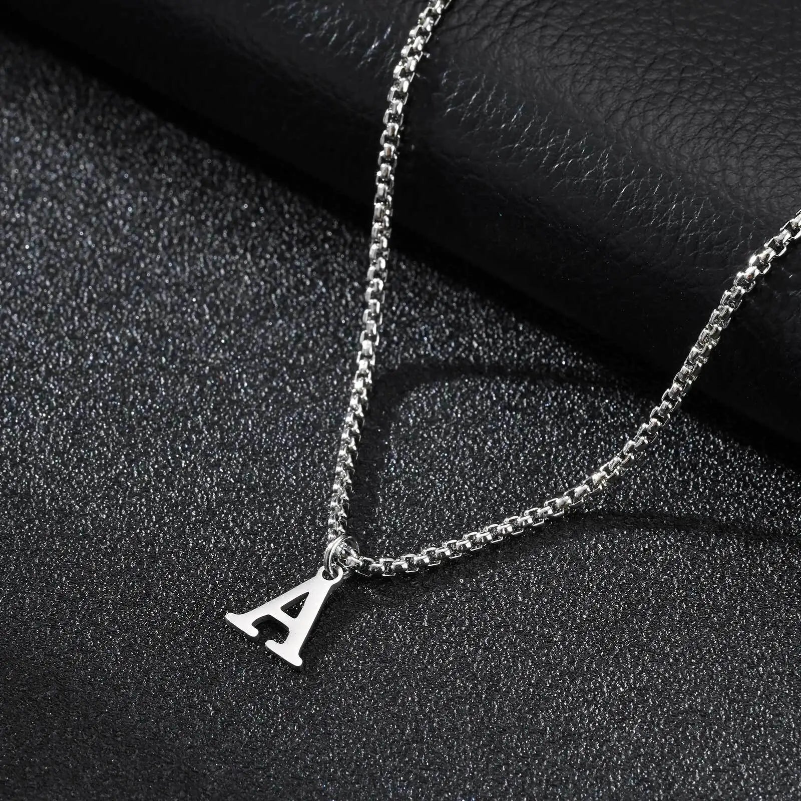 Collier homme avec pendentif initiale a