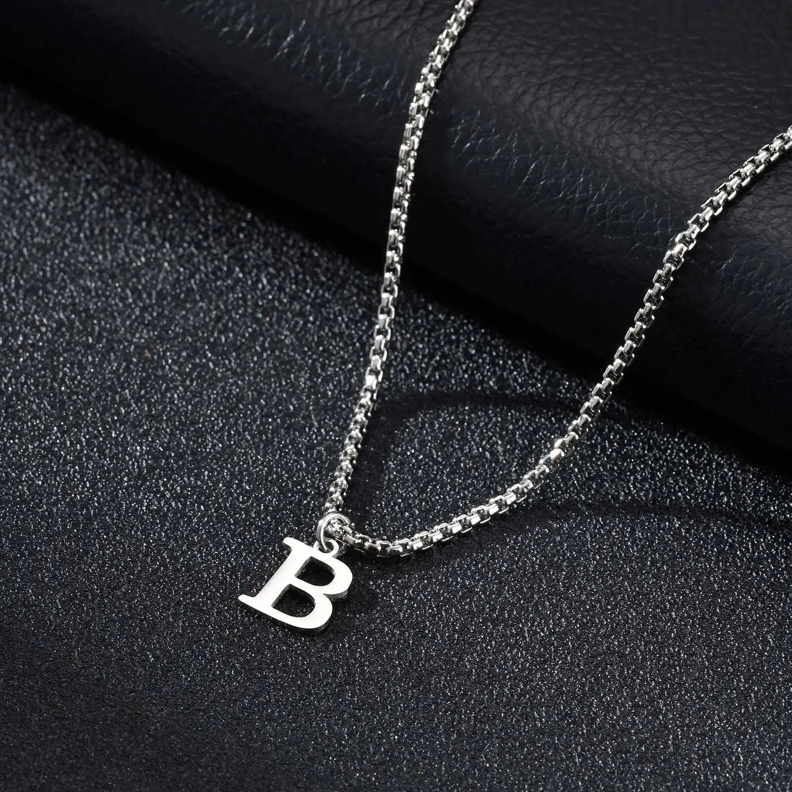 Collier homme avec pendentif initiale b