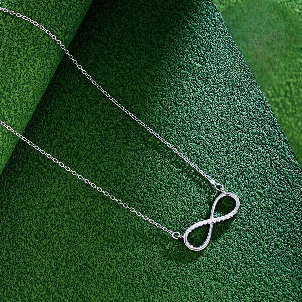 Collier Pendentif de Charme avec Zircon Infini