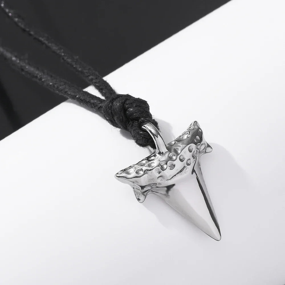 Collier Pendentif Dent de Requin pour Homme argent