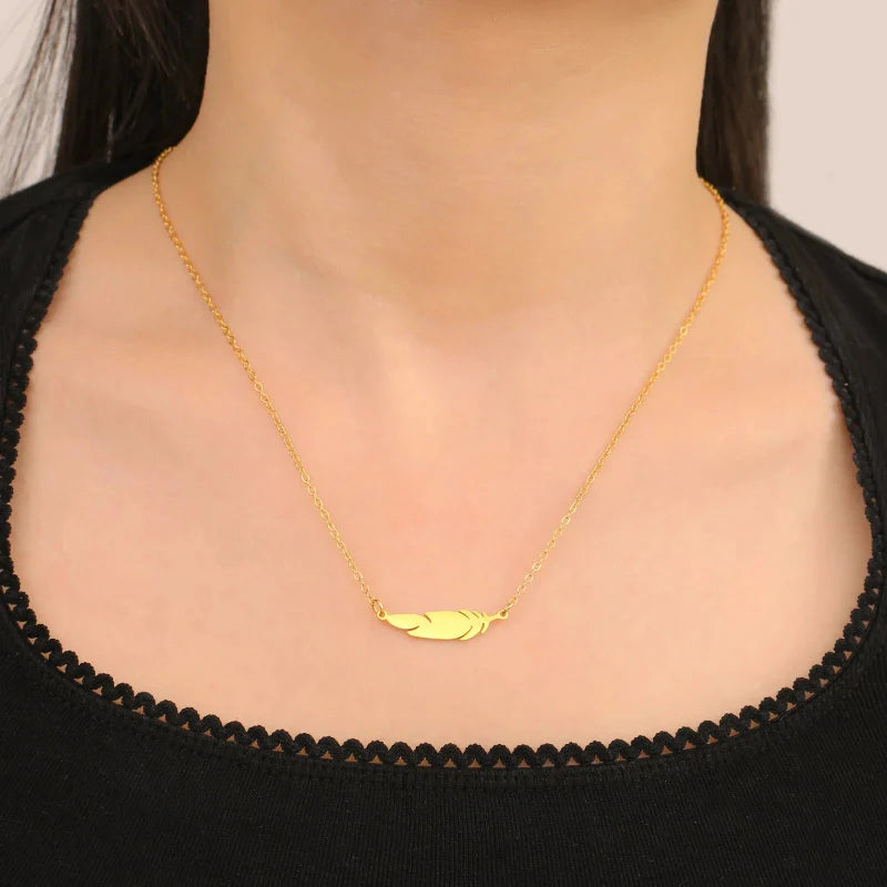 Fine Feather Style B Pendant Necklace Gold
