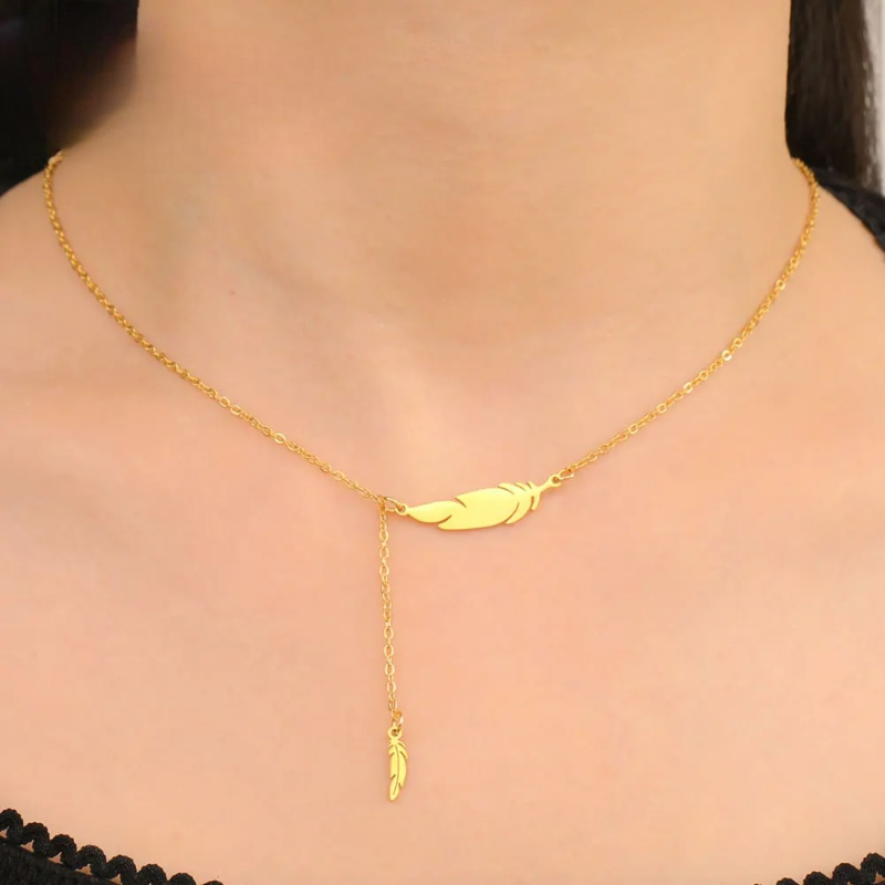 Fine Feather Style A Pendant Necklace Gold