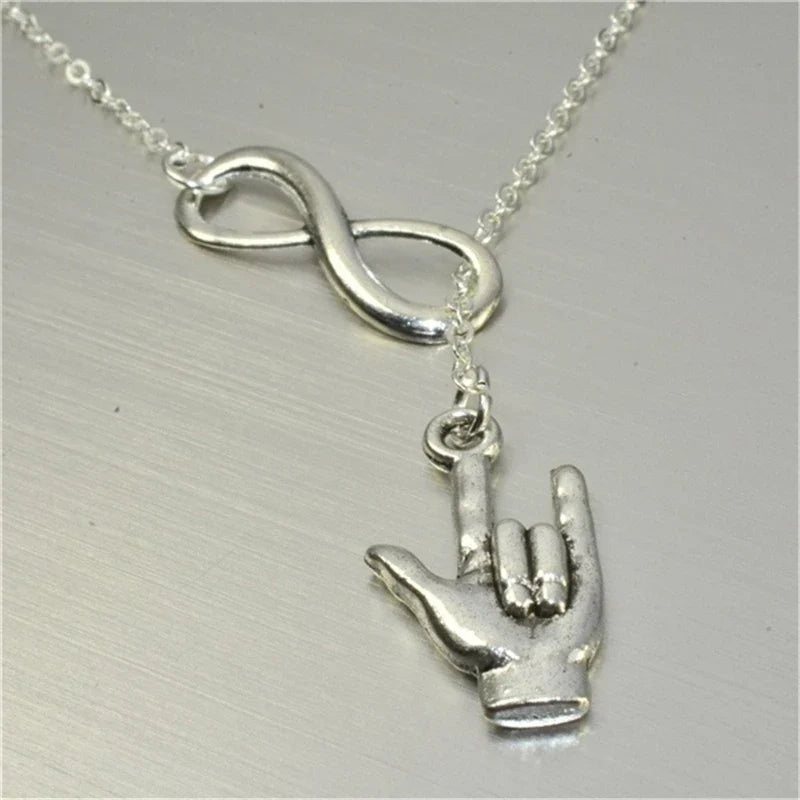 Collier Pendentif Infini et Main
