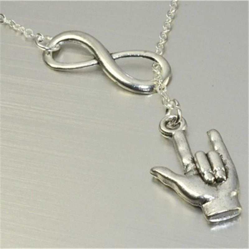 Collier Pendentif Infini et Main
