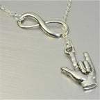 Collier Pendentif Infini et Main