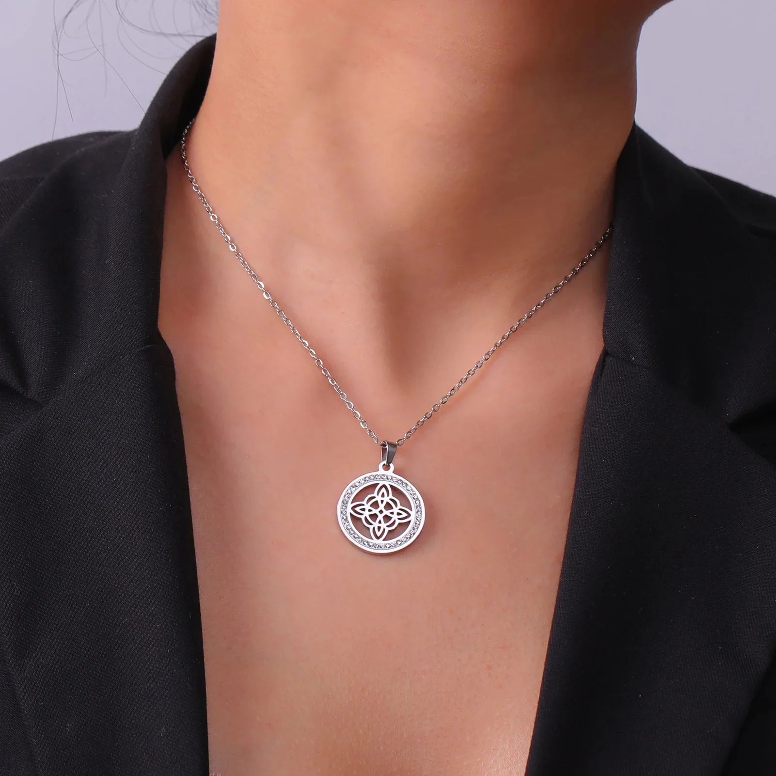 Wiccan Pendant Necklace Witch's Knot Protection Amulet for Women silver