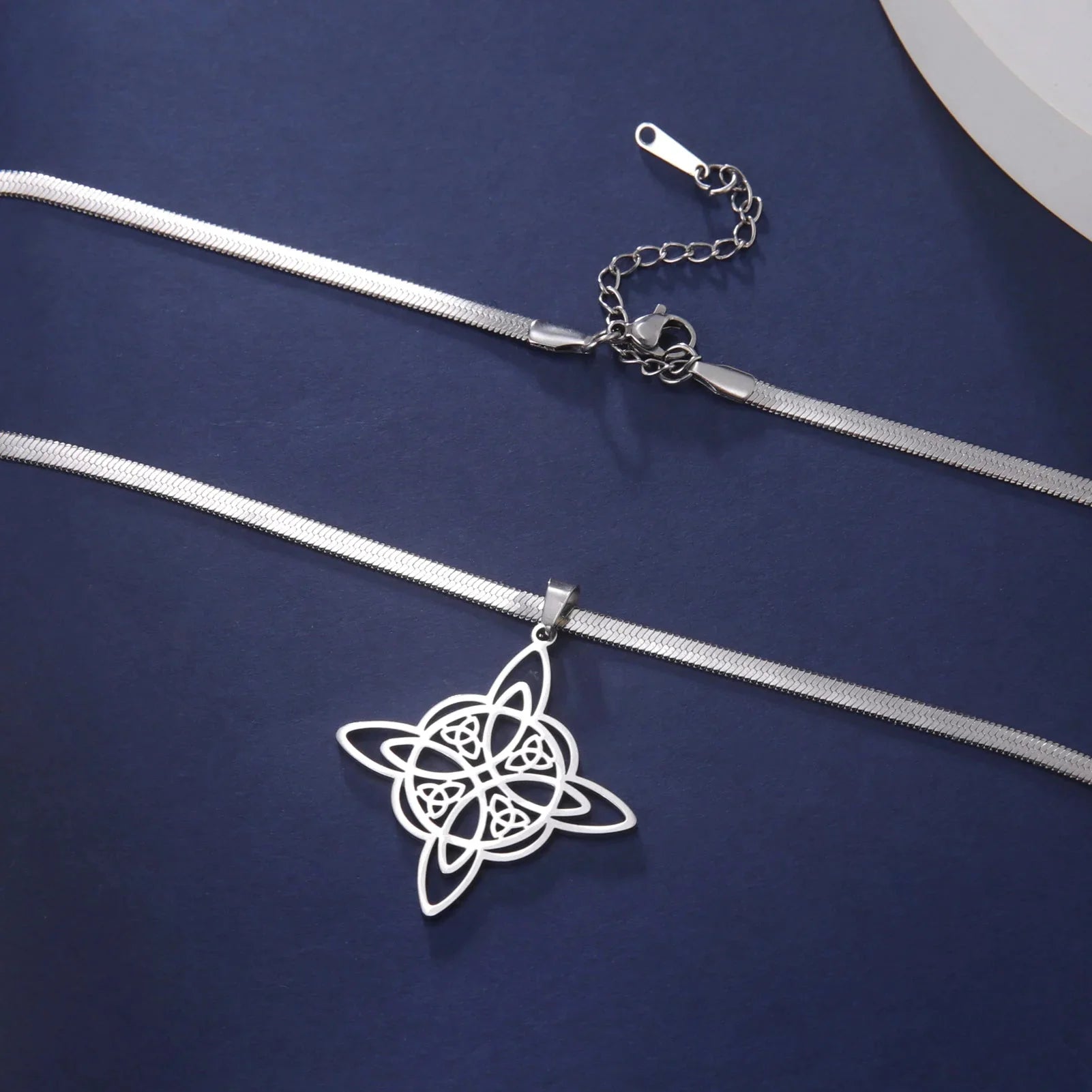 Wiccan Pendant Necklace Witch's Knot Woman Protection Amulet silver