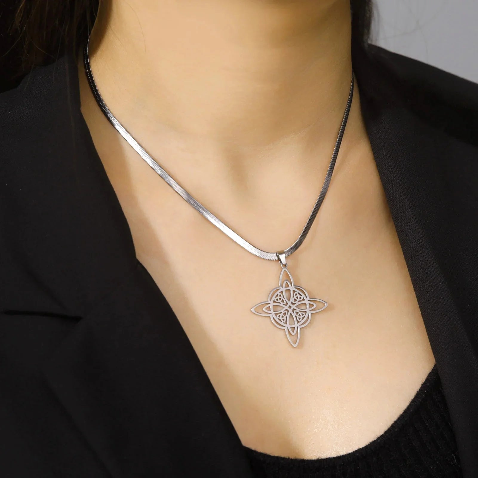 Wiccan Pendant Necklace Witch's Knot Woman Protection Amulet silver