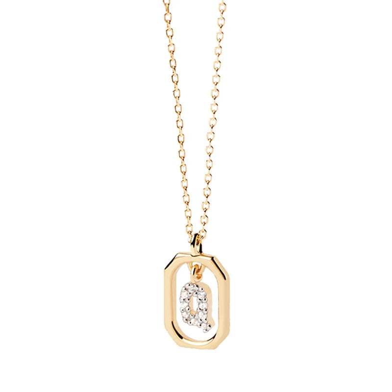 Collier femme avec pendentif hexagonale initiale q