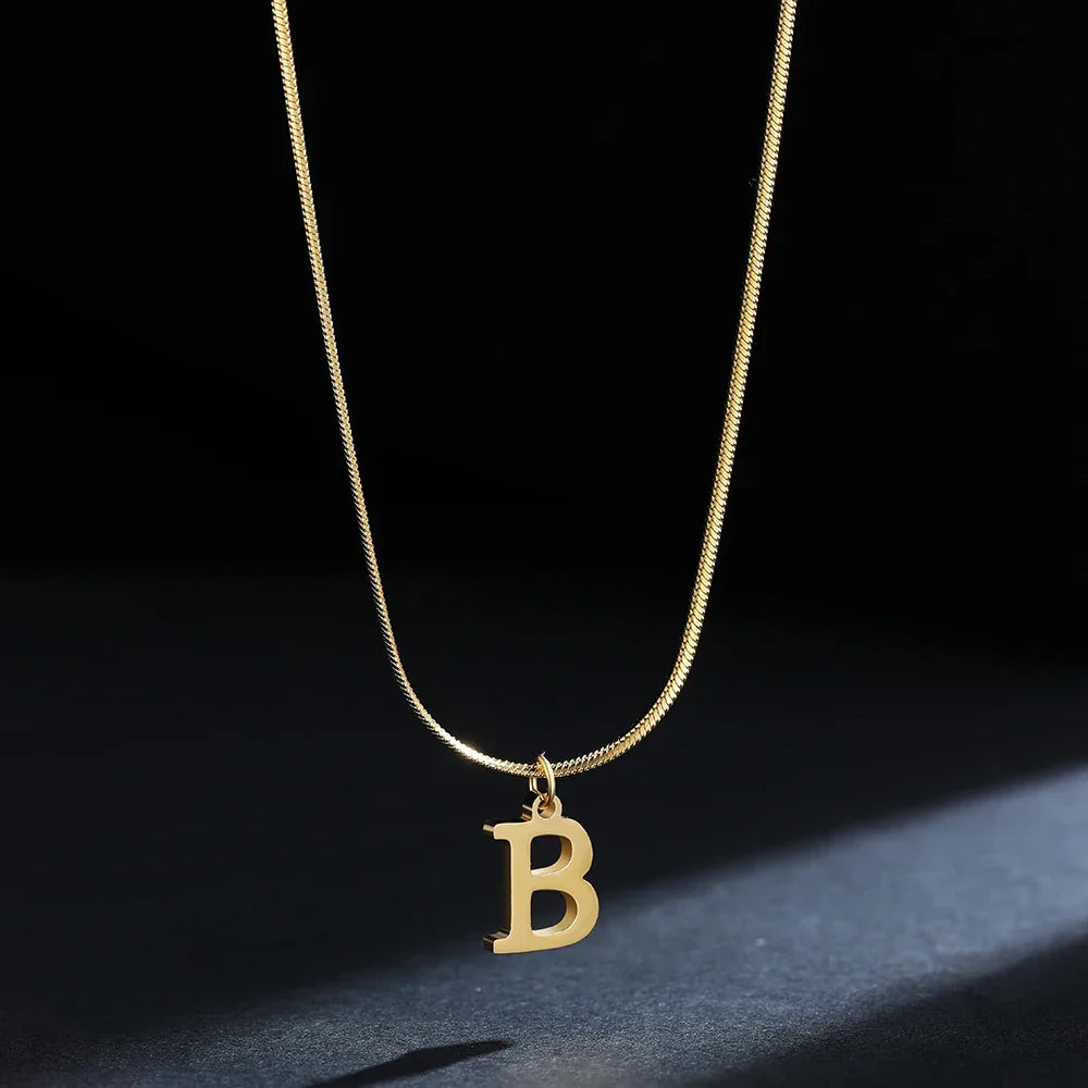 Collier ras de cou femme avec pendentif initiale b