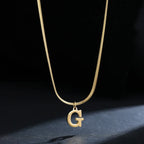 Collier ras de cou femme avec pendentif initiale g