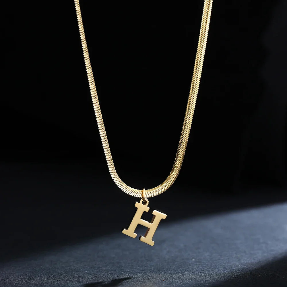 Collier ras de cou femme avec pendentif initiale h